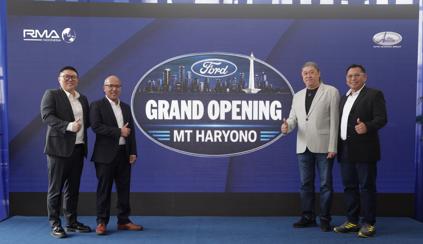 Erik Pascanugraha, Sales Director RMA Indonesia, Toto Suharto, Country Manager RMA Indonesia, Andee Yoestong, President Director Kreasi Auto Kencana, dan Adhitiyo Priyo Haji, GM Sales & Marketing Kreasi Auto Kencana brefoto bersama pada acara peresmian dealer baru di kawasan MT Haryono, Jakarta, Selasa (5/5/2026).
