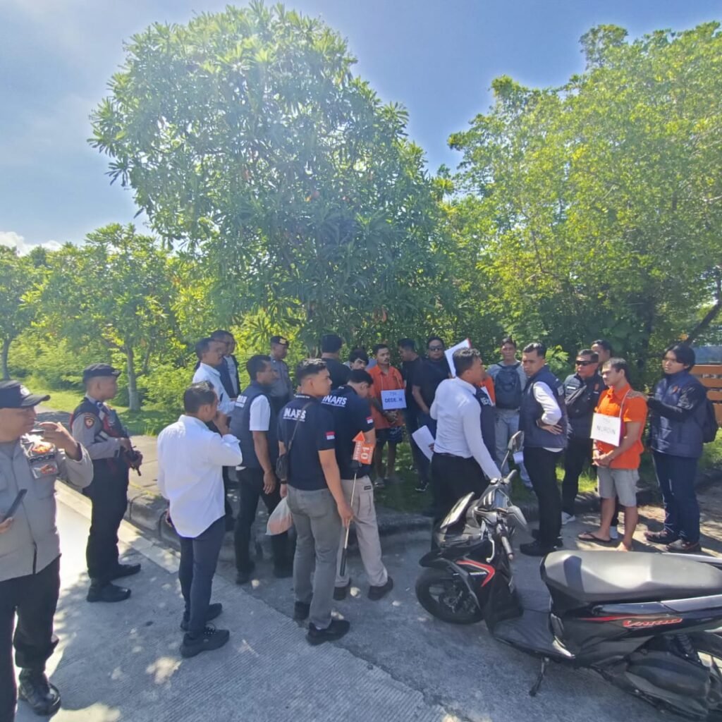 REKONTRUKSI-Satuan Reskrim Polresta Denpasar gelar rekonstruksi kasus penganiayaan hingga menewaskan dua pemuda di Pelabuhan Benoa.