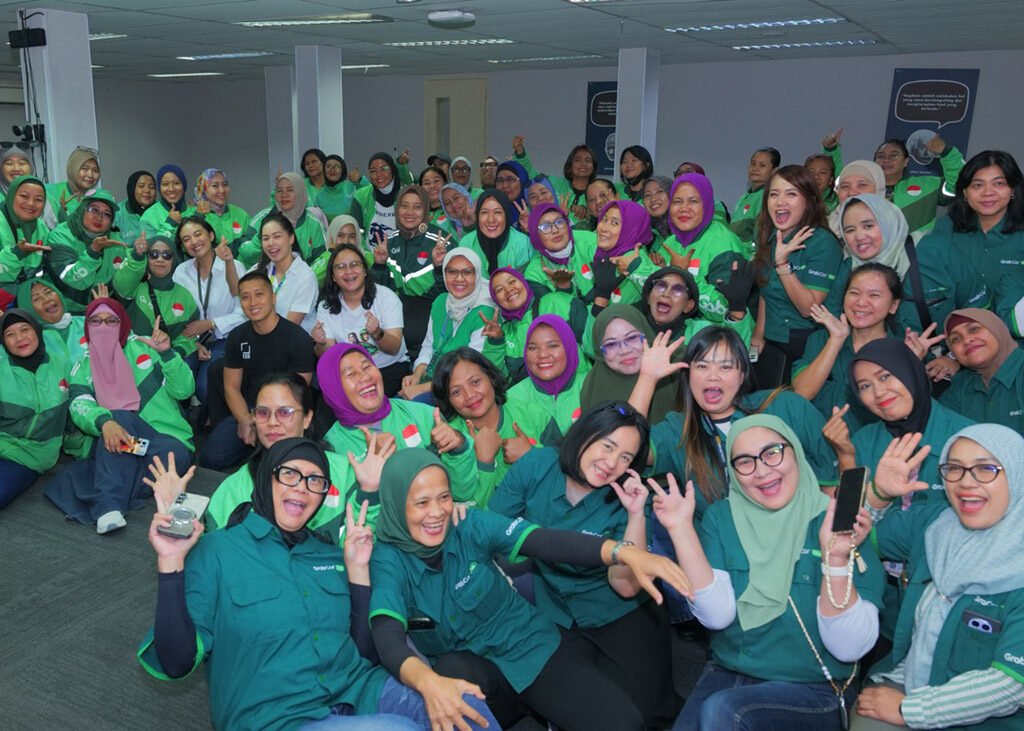 Antusiasme para Mitra Pengemudi perempuan dalam mengikuti rangkaian kegiatan NGERUMPI 2026 yang menghadirkan berbagai pelatihan untuk pengembangan diri, mulai dari workshop perlindungan diri hingga kelas berbahasa asing.