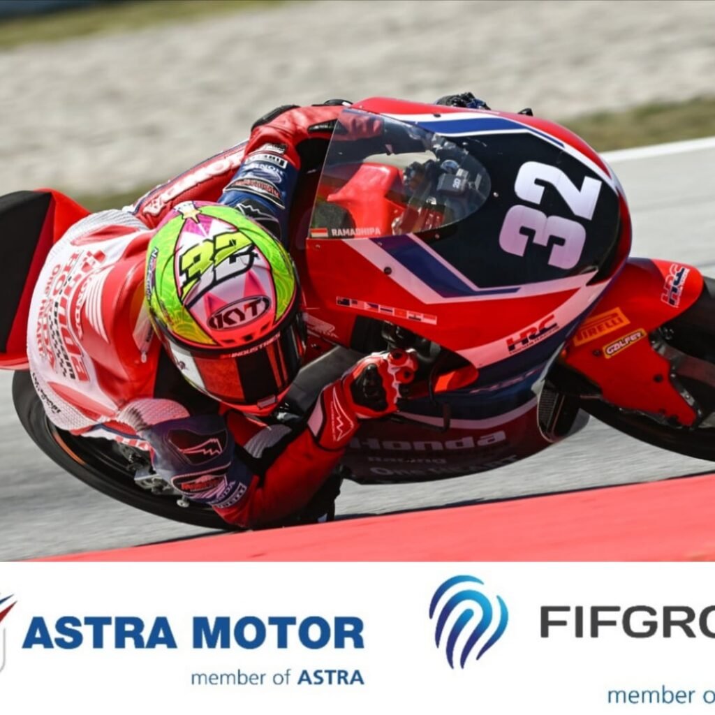 Muhammad Kiandra Ramadhipa mencetak debut impresif pada ajang Moto3 Junior World Championship 2026 di Circuit de Barcelona-Catalunya, Spanyol.