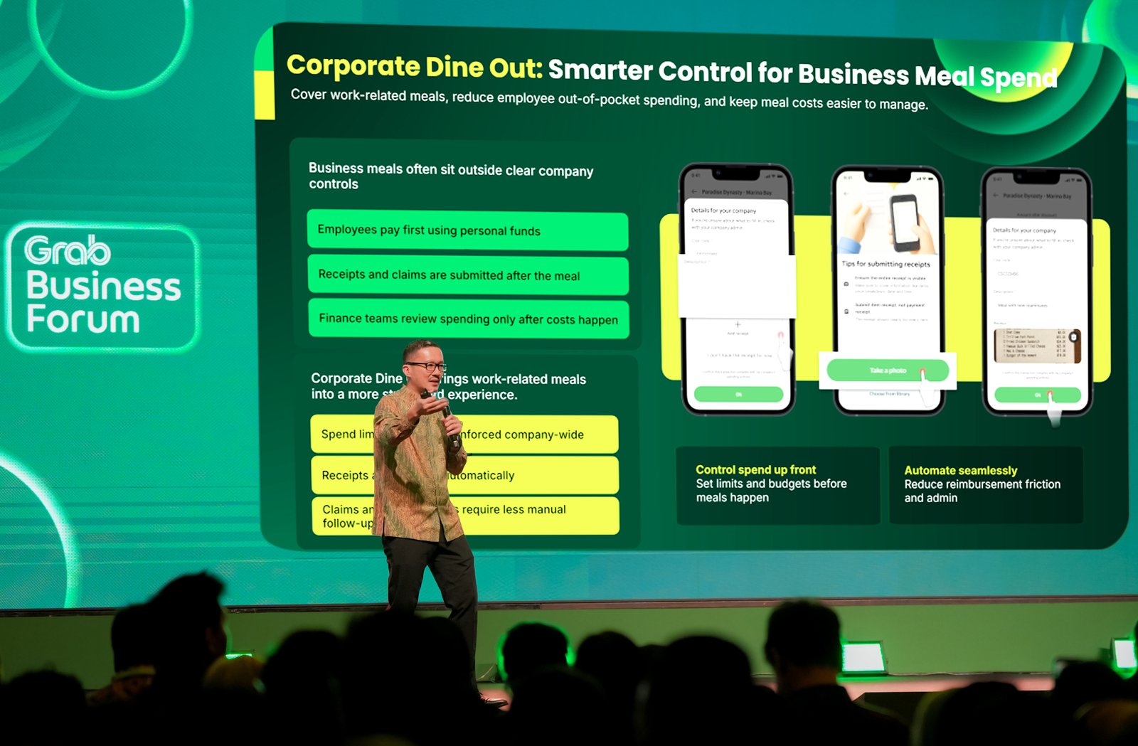 Roy Nugroho, Director of Commercial Grab Indonesia, memperkenalkan Corporate Dine Out dalam Grab Business Forum 2026. Solusi terbaru dari Grab For Business ini membantu perusahaan mengelola pengeluaran jamuan makan kantor, mulai dari lunch meeting dengan klien, makan malam bisnis, hingga kegiatan team engagement, dengan bebas reimburse melalui sistem pembayaran perusahaan yang terintegrasi.