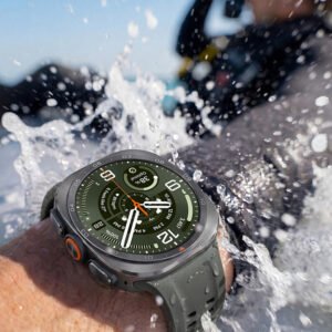 Galaxy-Watch-Ultra2-dirancang-untuk-aktivitas-bawah-air-dengan-pemantauan-data-penyelaman-secara-real-time-serta-ketahanan-yang-mendukung-eksplorasi-di-lingkungan-ekstrem.1000