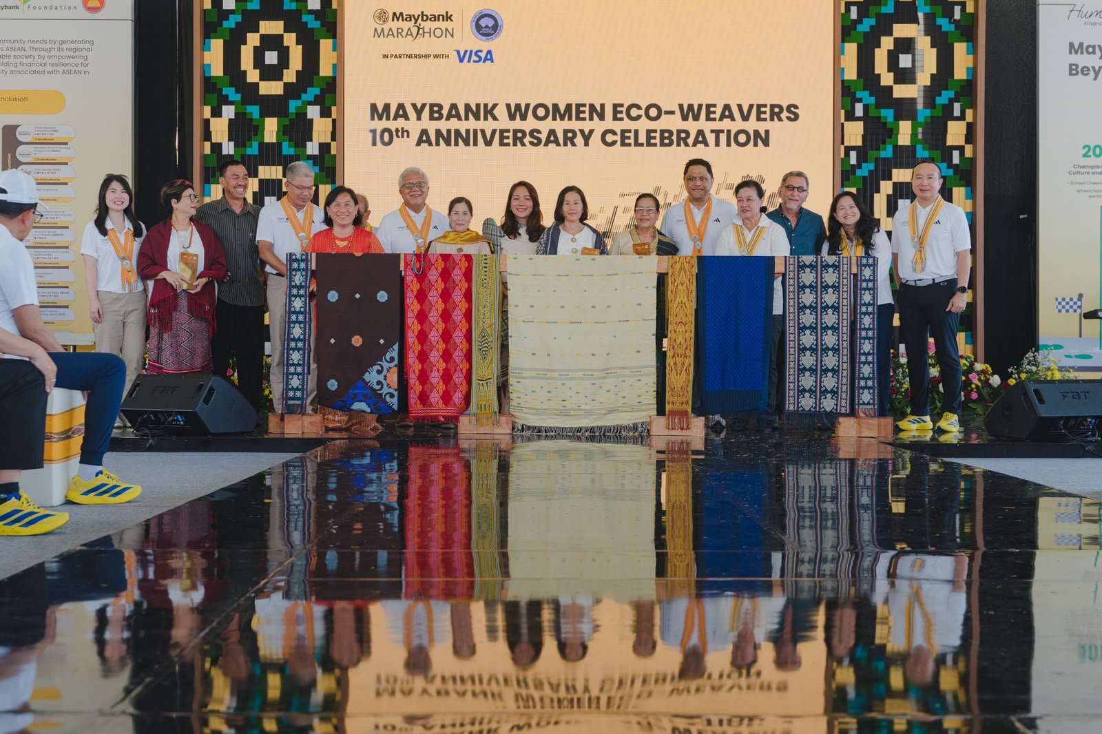 Selama-satu-dekade-melalui-Maybank-Women-Eco-Weavers-Maybank-menyerukan-semangat-pemberdayaan-perempuan-serta-inklusi-keuangan-dengan-dukungan-terhadap-wirausaha-dan-penciptaan-lapangan-pekerjaan.-Sebagai-bagian-dari-ko
