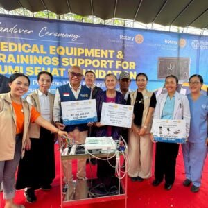 Rotary-Club-dan-mitra-internasional-serahkan-bantuan-alkes-dan-pelatihan-tenaga-kesehatan-di-Yayasan-Bumi-Sehat-Ubud